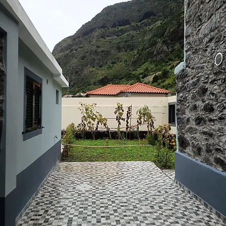 Apartment Teixeira 11b *